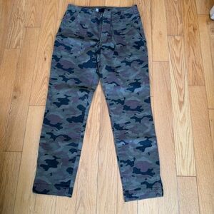 Kut from the Kloth Green Camouflage size 8  Pants